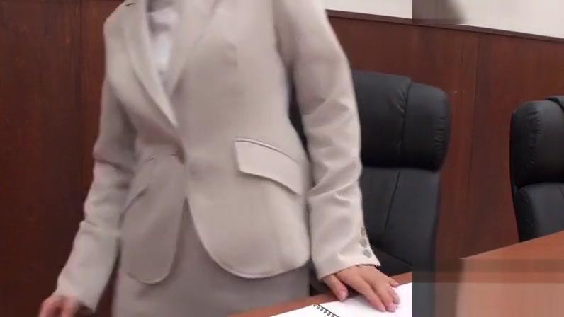 Short Hair asian lawyer having to hand job in the court Roolons