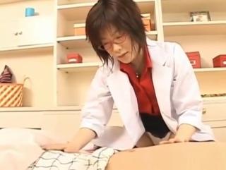 Tanned Kasumi Uehara kinky doctor strokes penis Madura