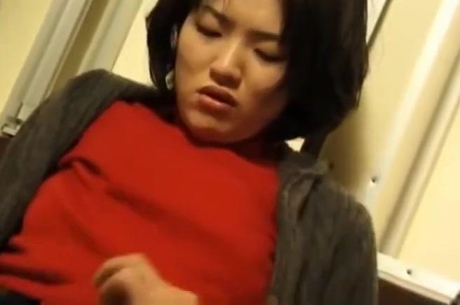 Amateur Porno Takako has hairy crack licked and rubbed Collar
