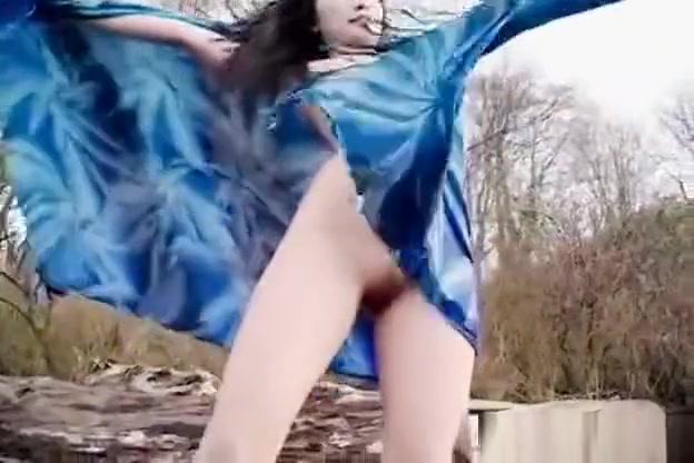 DuskPorna Asian slut is on the beach naked posing Delicia