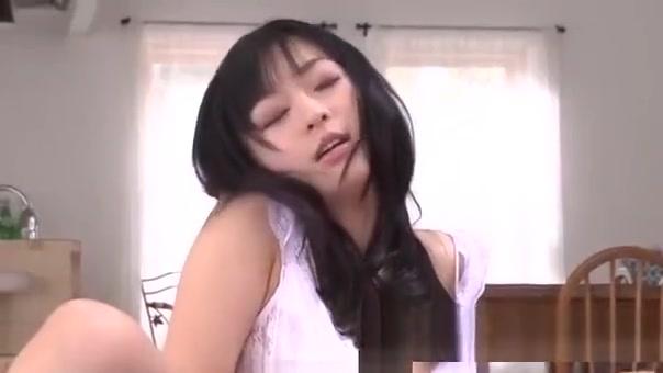 Nozomi Hatsuki loves posing while masturbating - 1