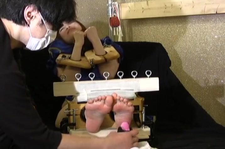 YouJizz Japanese Foot Tickling 5 Bisex