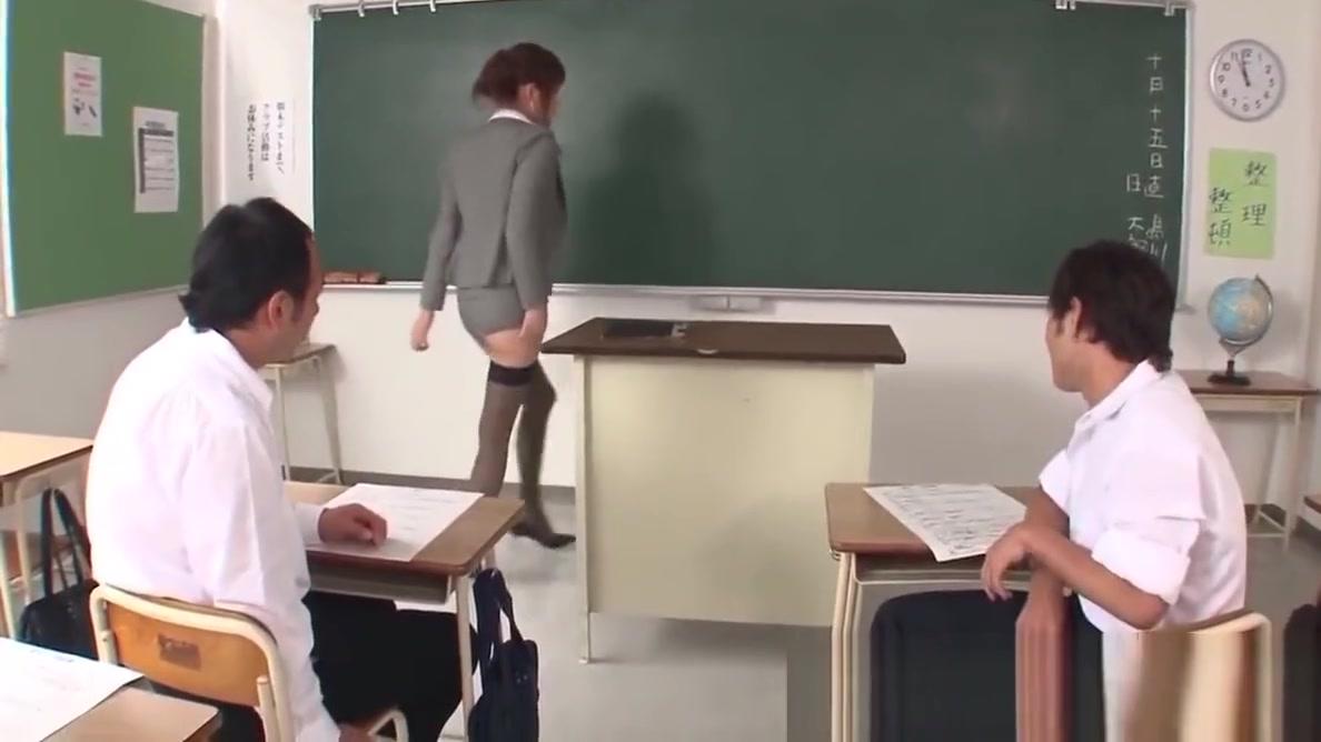 Dirty  Japanese teacher masturbates and gives a blowjob in class Bulge - 1