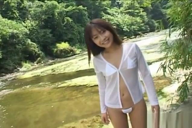 Izumi Yamaguchi Pretty Asian Model Showinf Off Her Body - 2