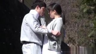 Pareja Horny Japanese nurse sucks cock in front of a voyeur Mature