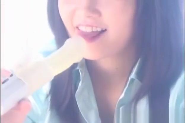 Super hot Japanese babe sucking a dildo part2 - 2