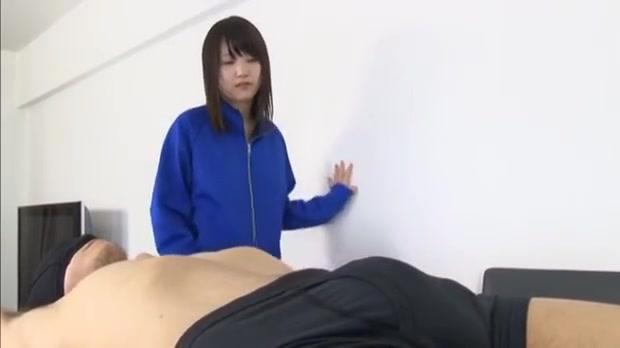 Tempting Asian teen Tsuna Nakamura gives amazing hand-job - 1