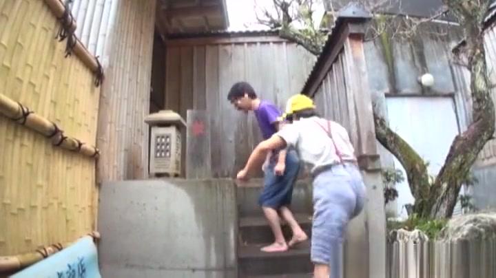 Jap  Naughty Asian teens teasing one horny guy in the bath FutaToon - 2