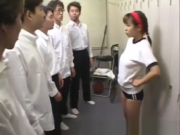 Real amateur japanese babe gets bukkake in locker room - 1