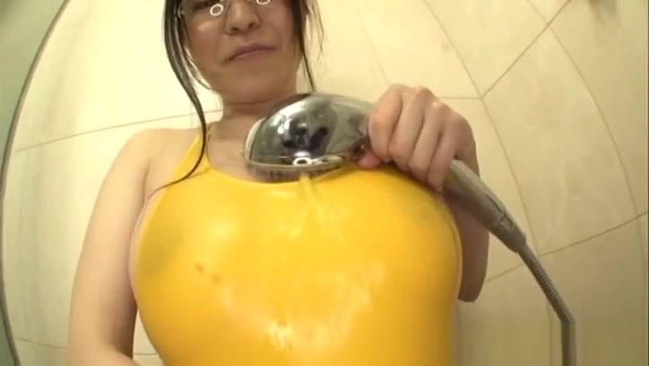 Handjobs  Yui Satonaka takes a shower and masturbates Orgasmo - 1
