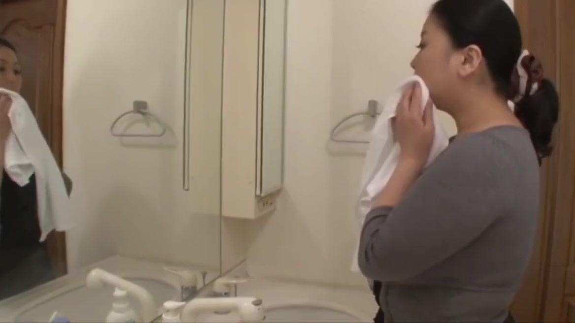 Shiho Terashima - masturbating in the bathroom - 2