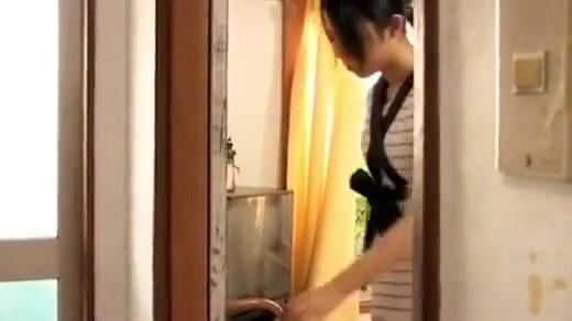 Japanese single mom gets forced and orgasm (Full: bit.ly/2DhIwu7) - 2