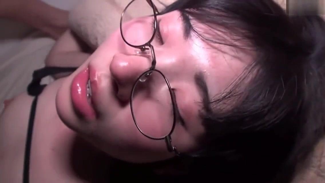 Safada Cute japanese girl wearing glasses Pervs