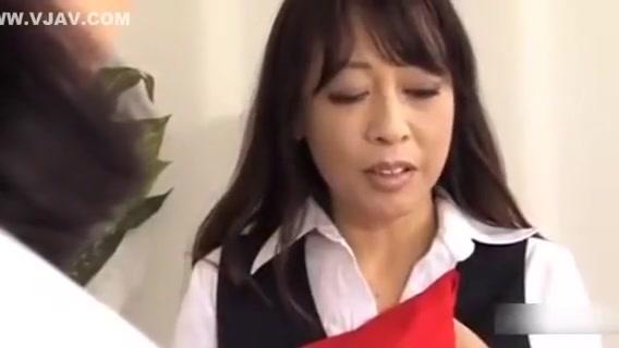 الزوجة مجبرة على ارتداء قماشة يابانية في العمل. رؤية كاملة: https://ouo.io/3iZHUx - 2