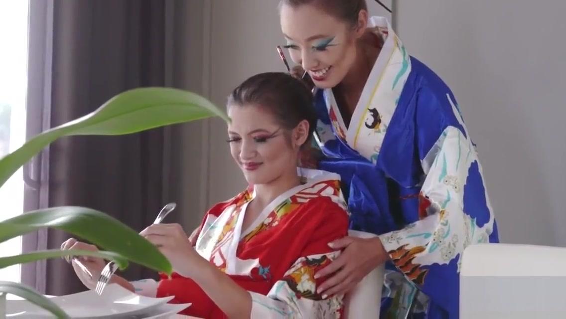 Japanese teen lesbian geishas scissor - 2