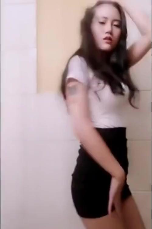Asian girl is wanting to make love,abg indo bokep indo - 1