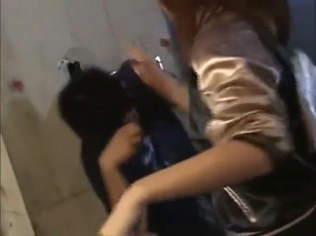 Three japanese mean girls destroy a guy's balls - 2