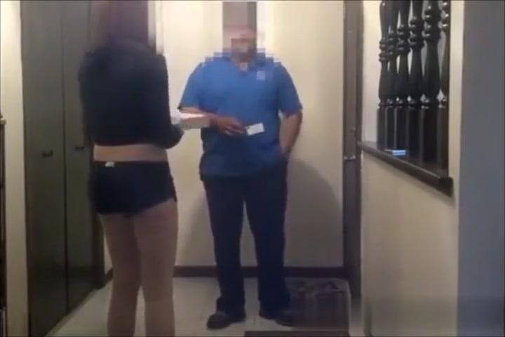 Teen makes a blowjob to the pizza guy - 1