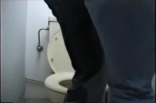 Gostosas toilet jeans omorashi Tight