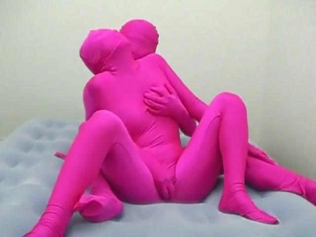 Alt lesbian girl in zentai ElephantTube