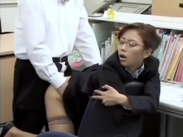 lady sex on boss's desk - 1