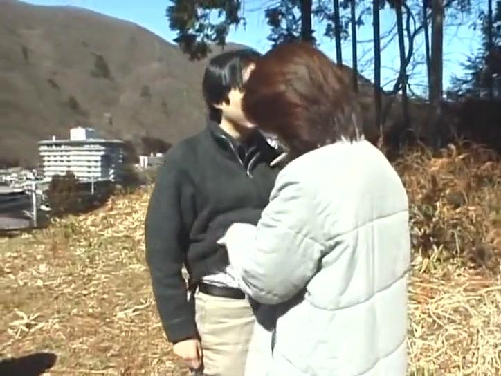 Kayoko Uesugi, mature Asian babe gives outdoor blowjob - 2