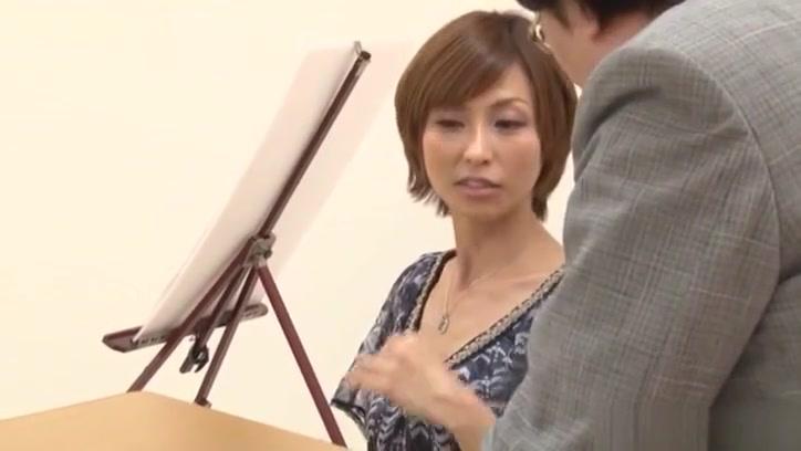 Akari Asahina naughty JP milf exposes herself gives handjob - 2