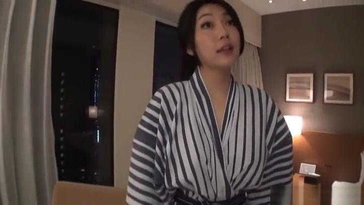 Okina Anna, hot Asian milf enjoys amateur sex play - 1