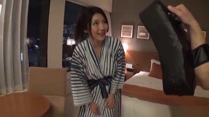 Okina Anna, hot Asian milf enjoys amateur sex play - 2