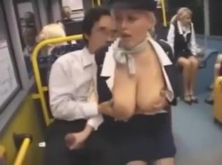 Titty Fuck Ce faire branler dans le bus Fetish