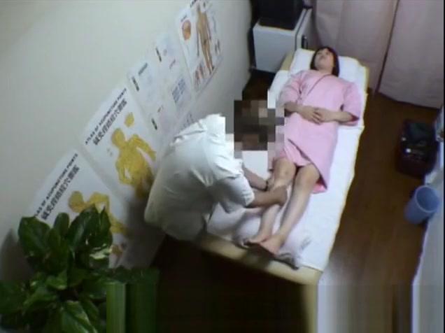 Japanese Masseur Fuck Cutes At Fake Massage Room 15 - 2