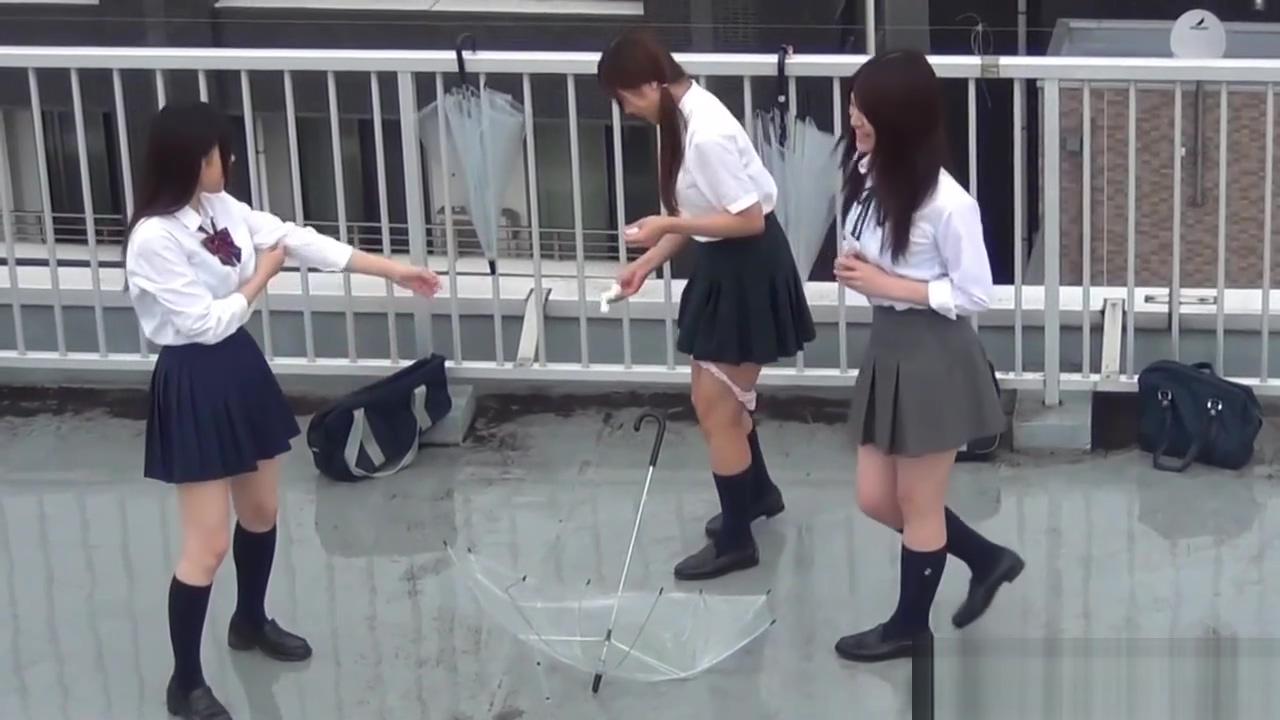 Japanese teens urinate - 1