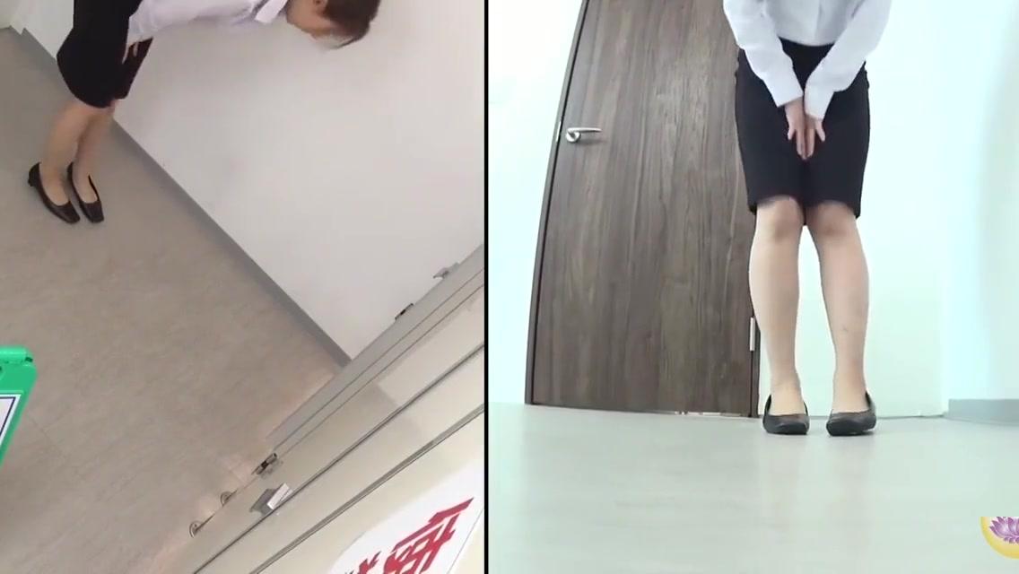 Barely 18 Porn  Japanese wetting herself in the bathroom Hidden Camera - 1