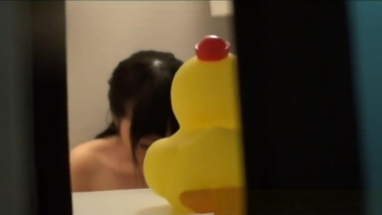 Chubby Showering asian fingers ZoomGirls