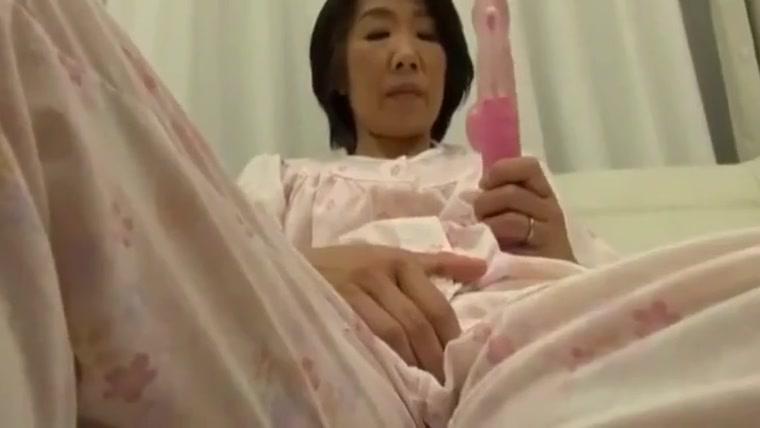 Banging  japanese mommy masturbating Fakku - 1