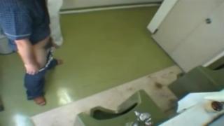 Italiano Penis play in the hospital Masturbando
