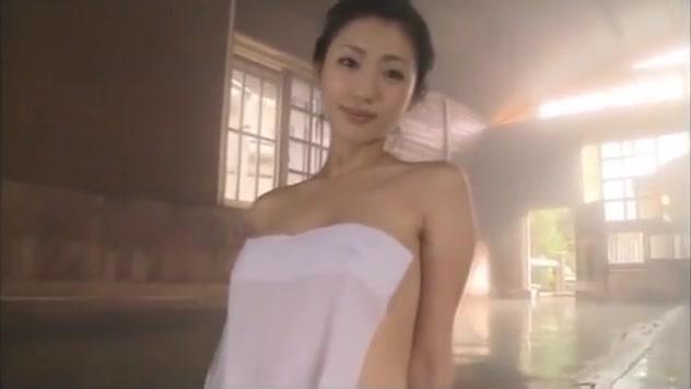 Curvy Japanese beauty bathes with you at the spa. - 1