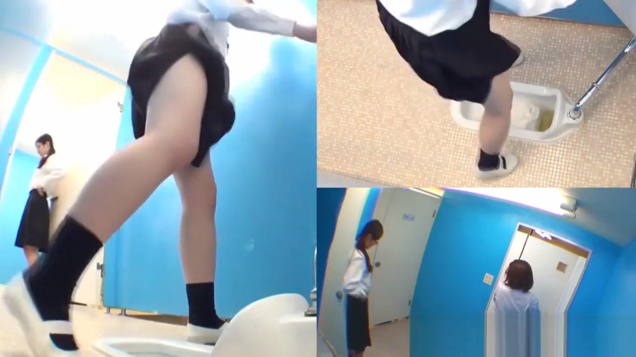 Exhibitionist Japanese teens pissing MrFacial