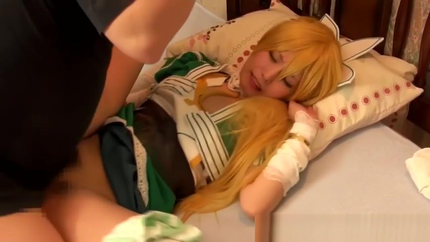 Chika Arimura dresses as Leafa and pussyfucks - 1
