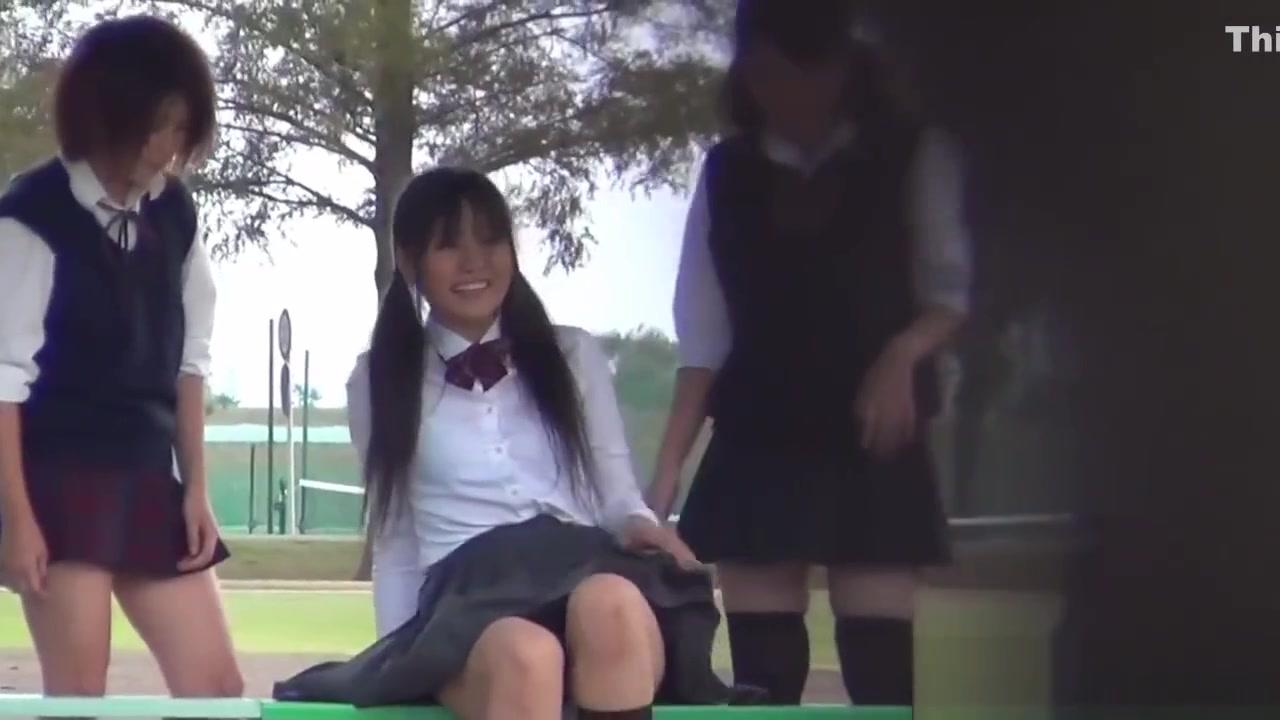 Japanese teenagers piss - 1