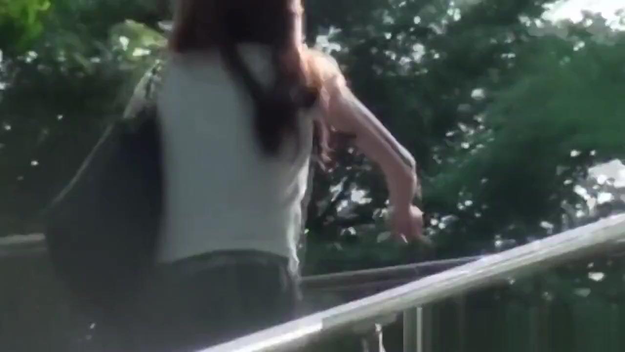 Pornorama Japanese girl urinates and leaves piss Metendo