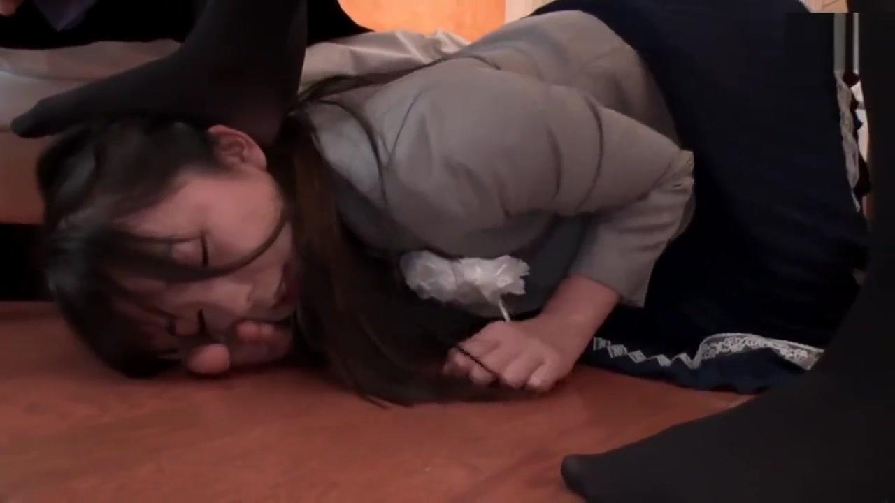 AsianPornHub girl licks male feet JiggleGifs