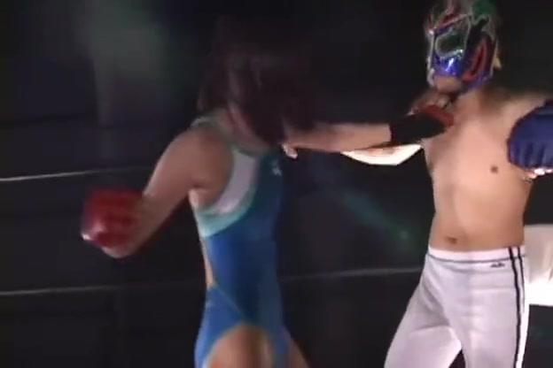 japanese male vs female wrestling - 2