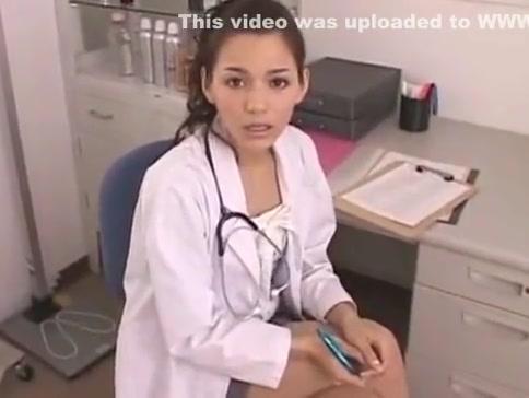 Gaydudes  A beautiful japanese doctor gives a handjob (What is the name of this actress?) Bwc - 1