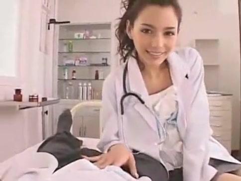 A beautiful japanese doctor gives a handjob (What is the name of this actress?) - 2
