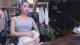 Bareback gai xinh Han Quô c cute khoe hang AdultEmpire