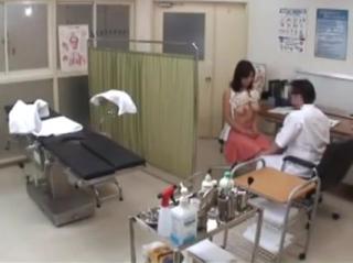 Shesafreak Vagina Checking By a Japanese Doctor Comedor