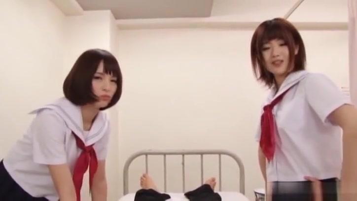 Gordinha Beautiful schoolgirls expertly tug and blow a hard sweet pole Sloppy Blowjob