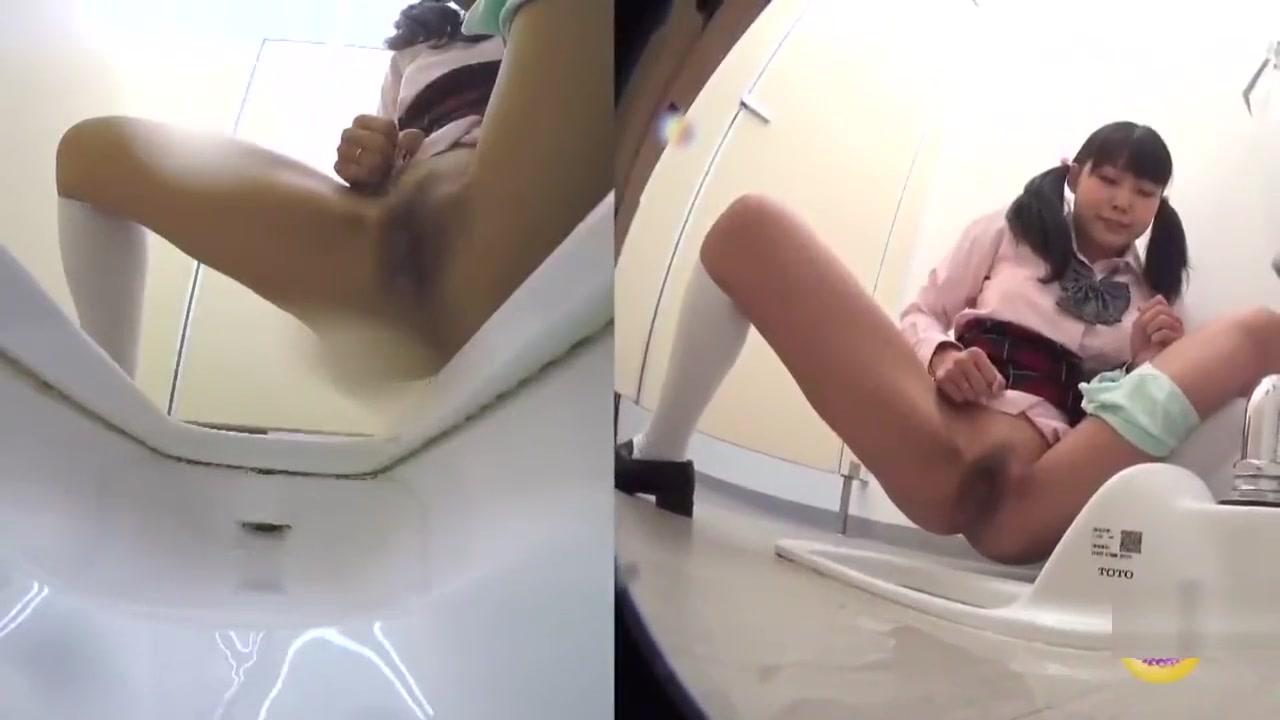 Redhead japanese student's toilet Puto