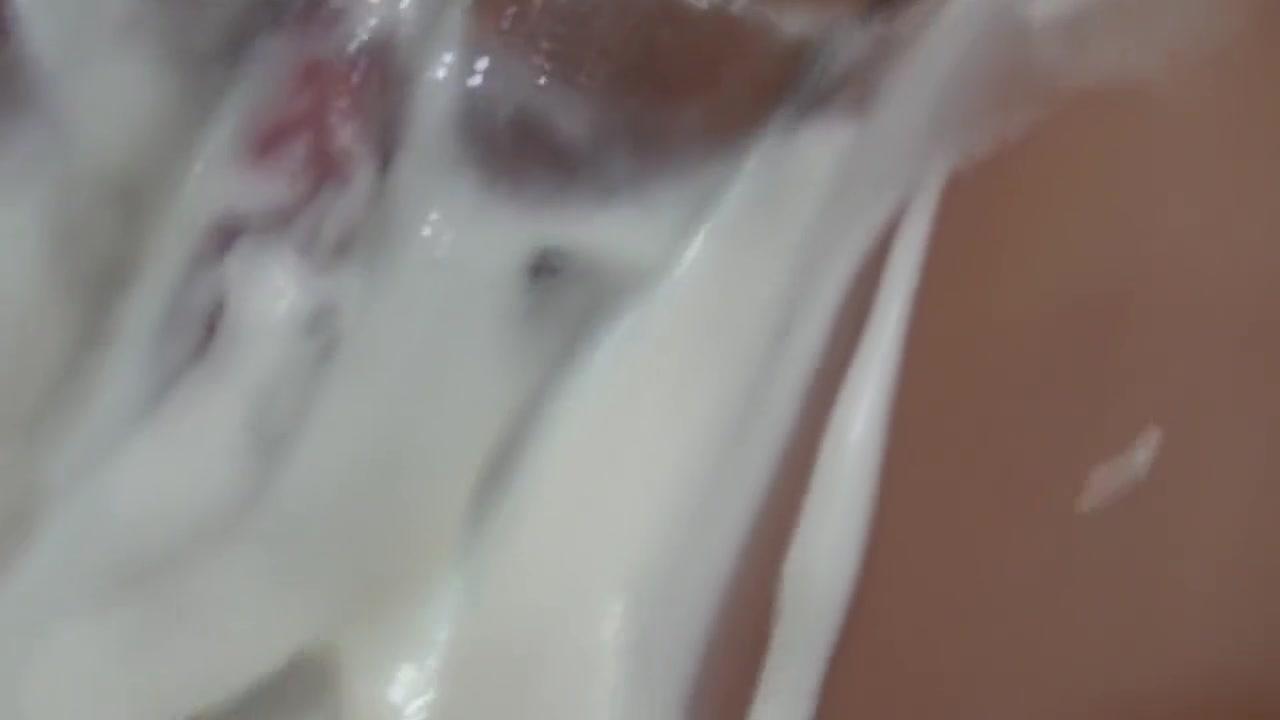 Belly eating ice cream on my girlfriend's pussy RawTube